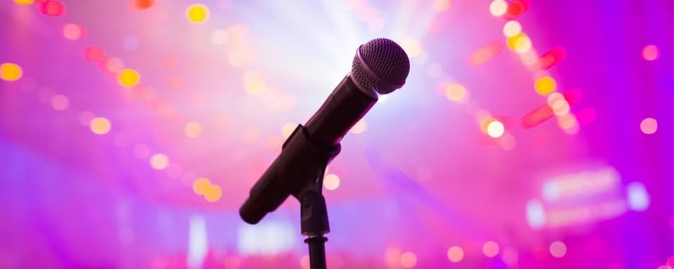 KARAOKE VARJE FREDAG PÅ VARBERGS ÖLHALL! 🎙️✨